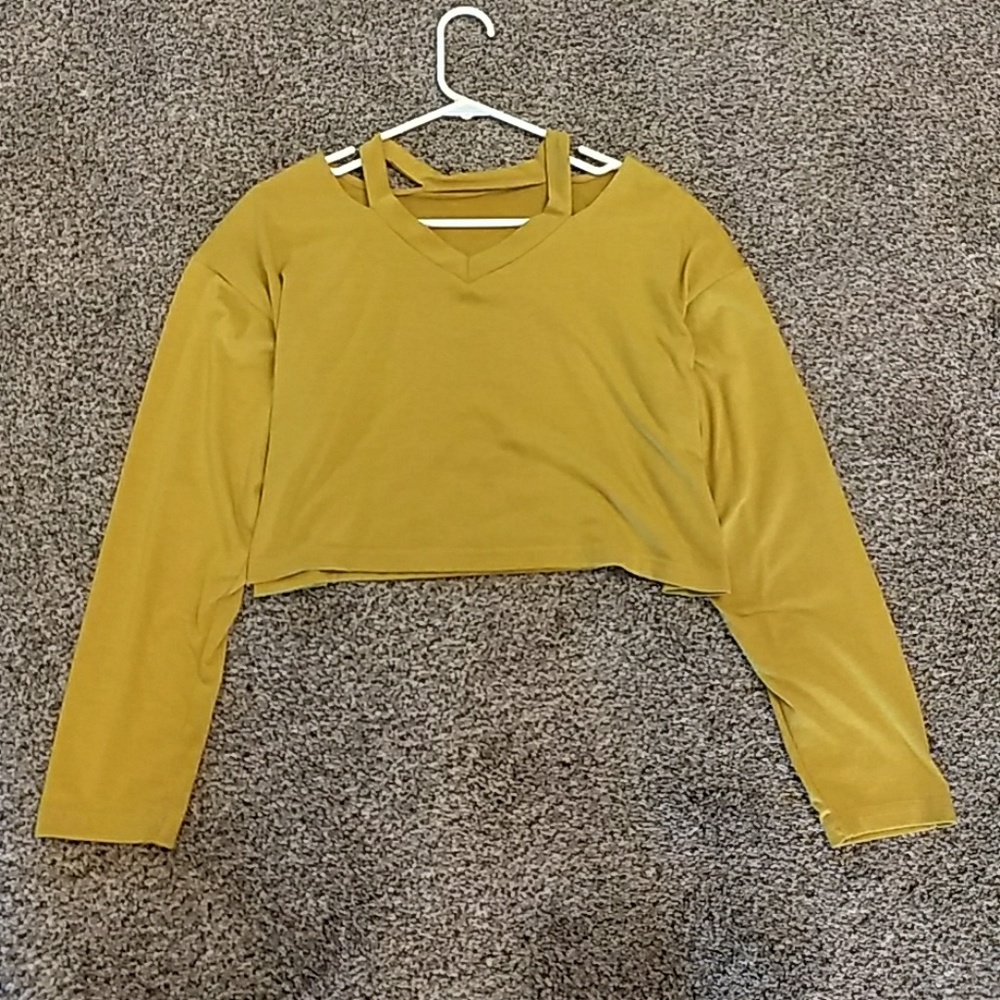 Crop top with long sleeves